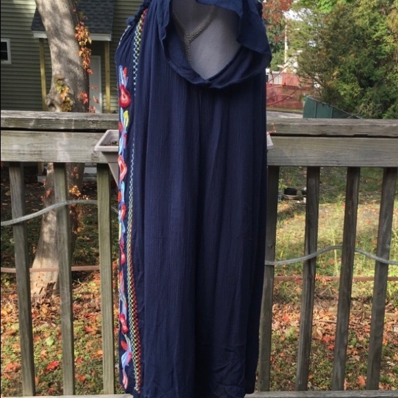 🌈Bundle any 3 items under $10 & I will offer for $10 Blue boho dress Davi & Dani - Picture 3 of 4